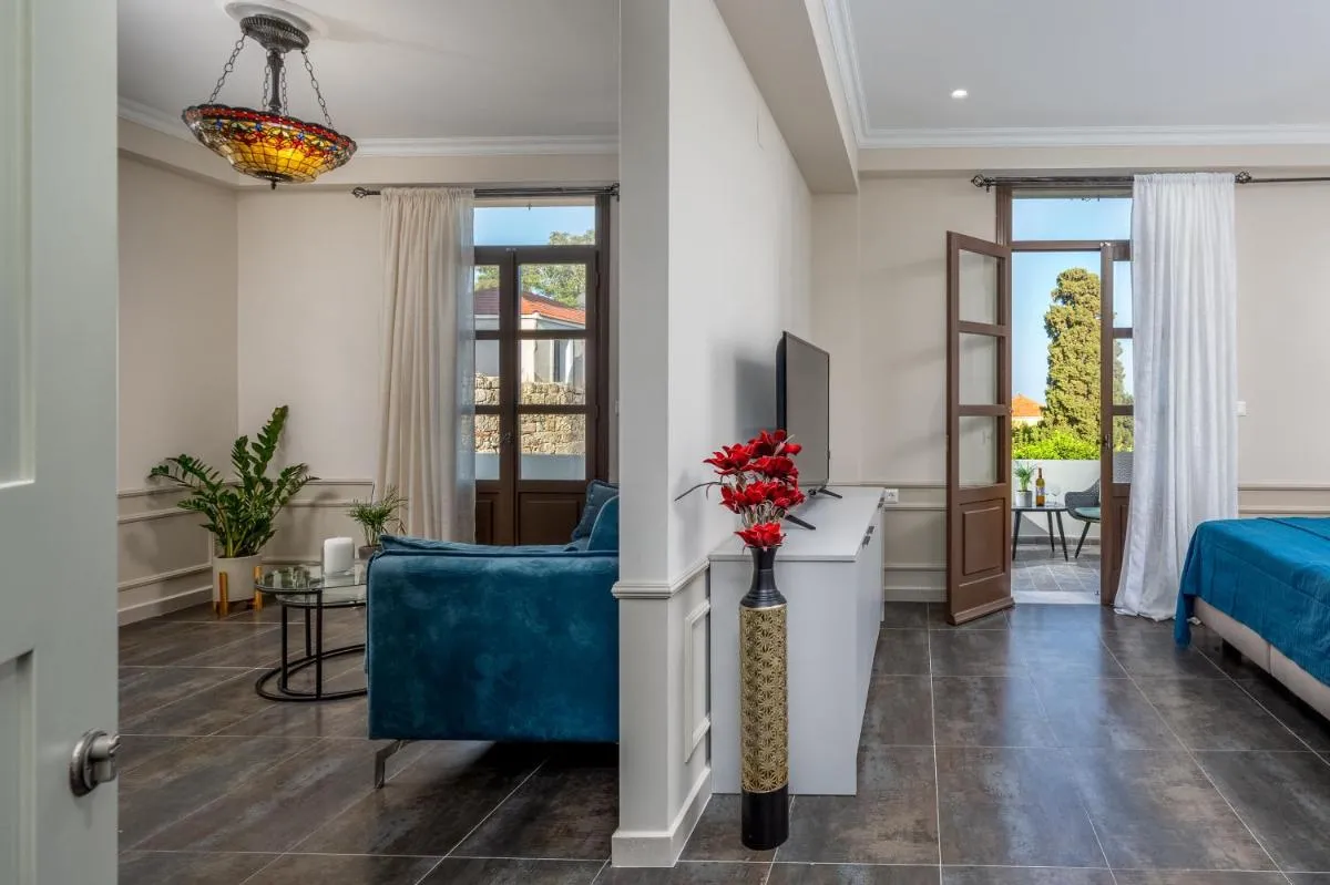 Image 6 of Alegrand Suites