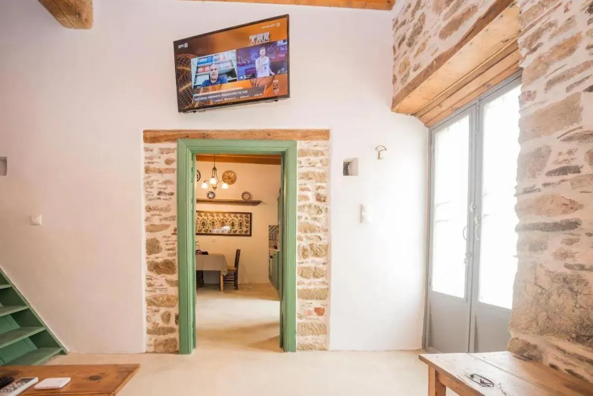Image 3 of Amarantos-Traditional Village House-Apollona