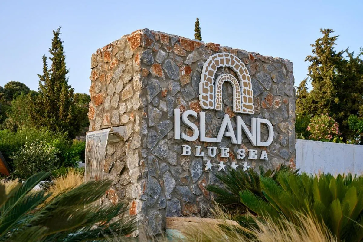 Image 6 of Blue Sea Island