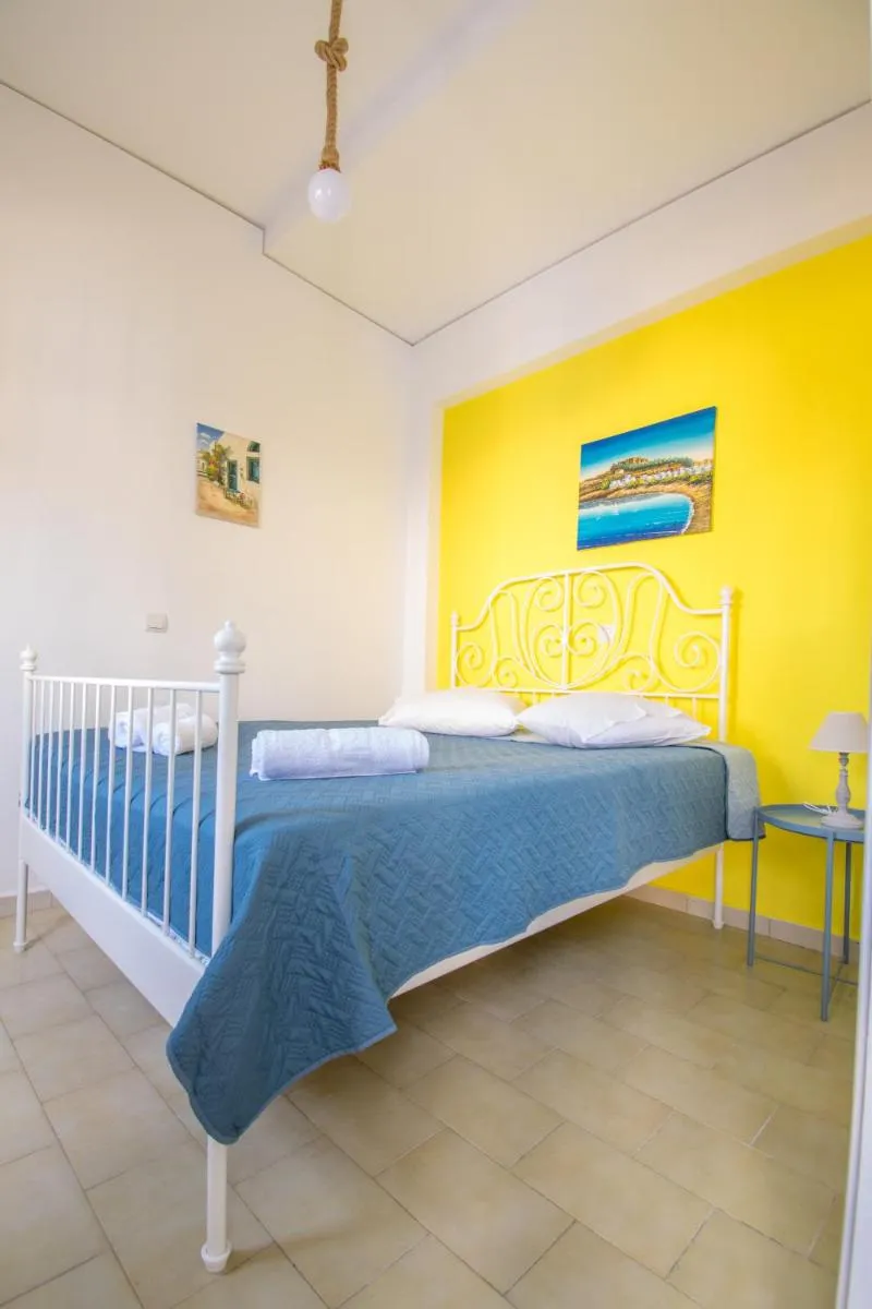 Image 3 of CHAMBRE JAUNE
