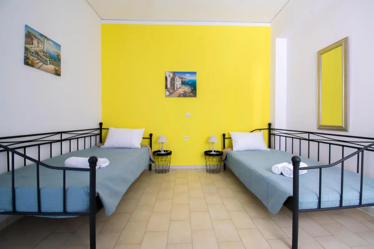 Image 6 of CHAMBRE JAUNE