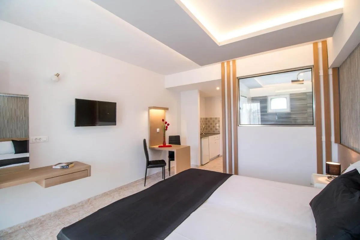 Image 4 of CasaStavris – Aparts & Pool Suites