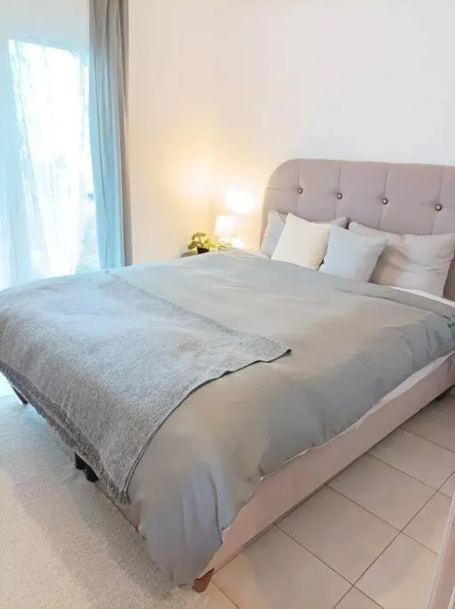 Image 2 of Comfy Cozy Iksia