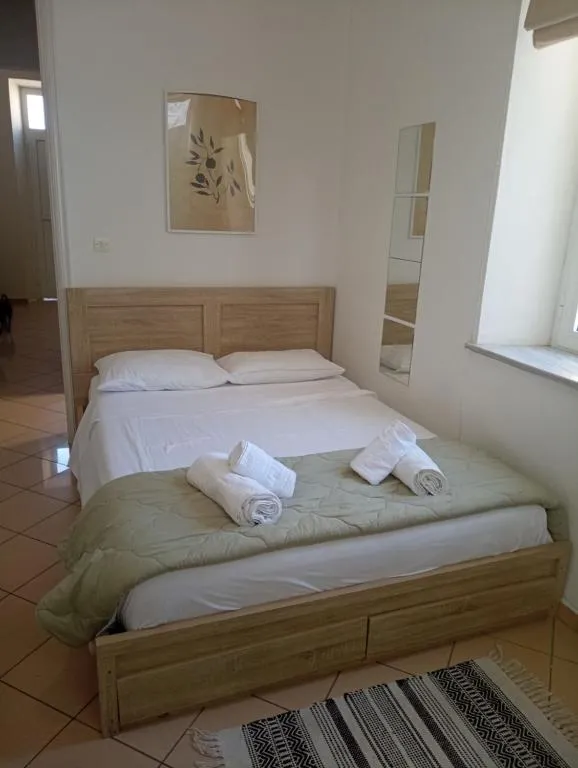 Image of Cozy Rhodes Central