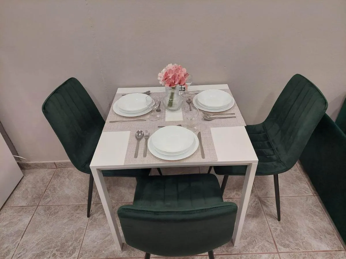 Image 3 of Emerald home