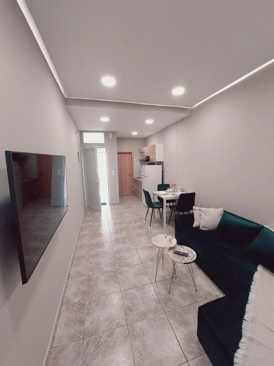 Image 4 of Emerald home