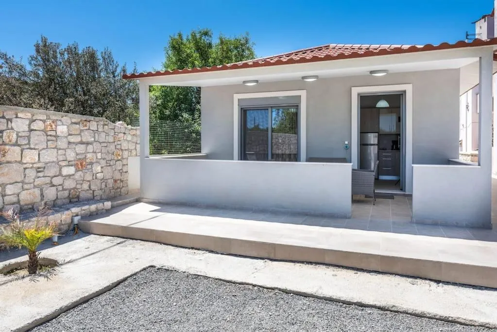 Image 4 of Extreme House