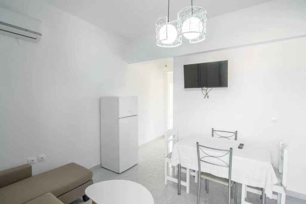 Image 3 of Fotis House 2
