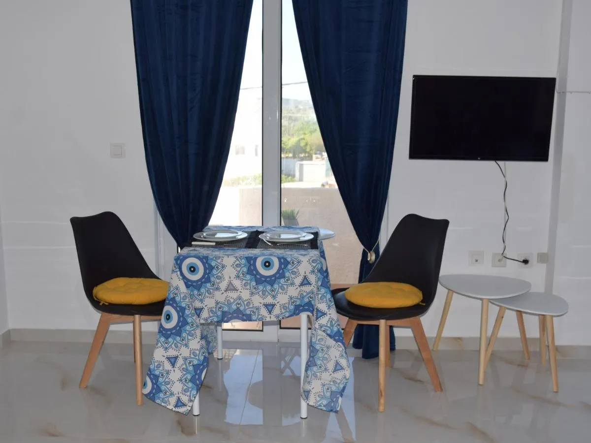 Image 4 of Gemini Apartment