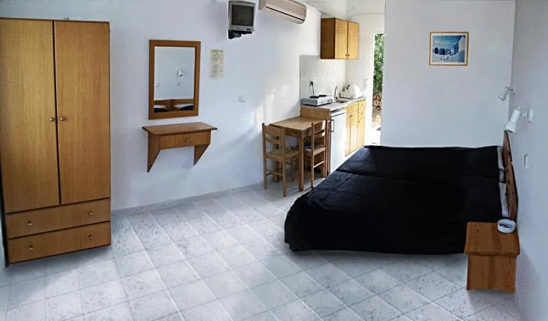 Image 6 of George Studios Pefkos
