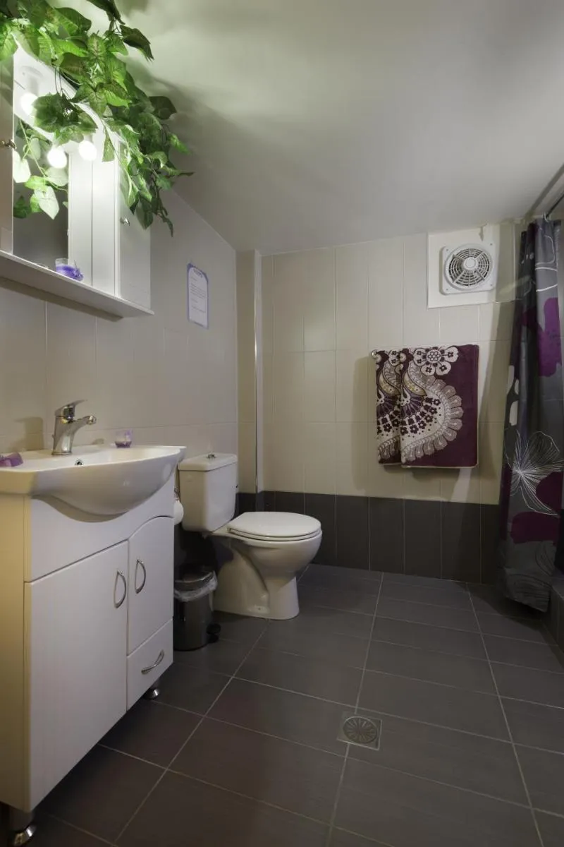 Image 5 of Georgias Apartments