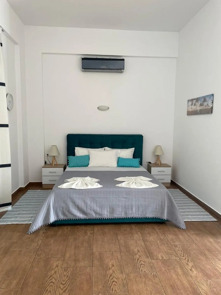 Image 4 of Grande Blue Suites with private bay