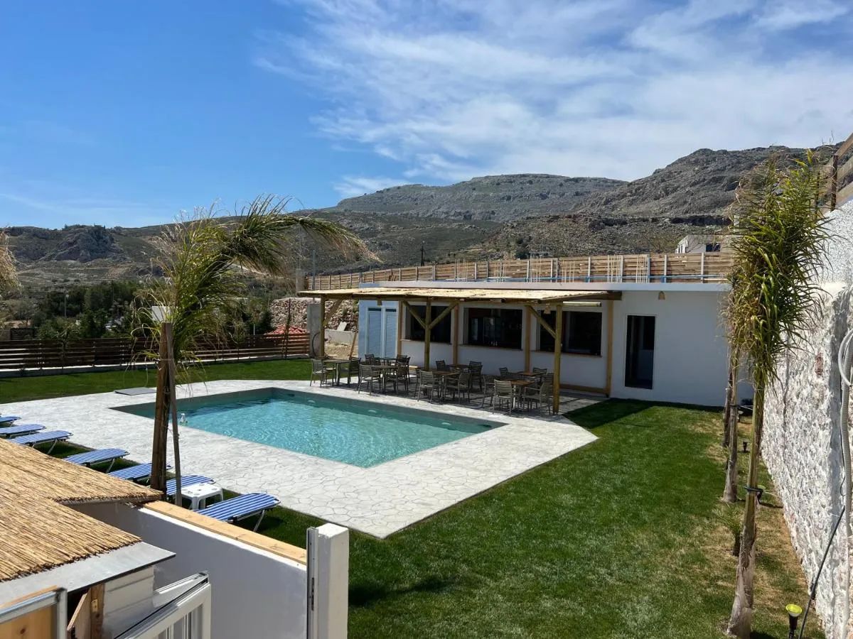 Image 2 of Grande Blue Suites with private bay