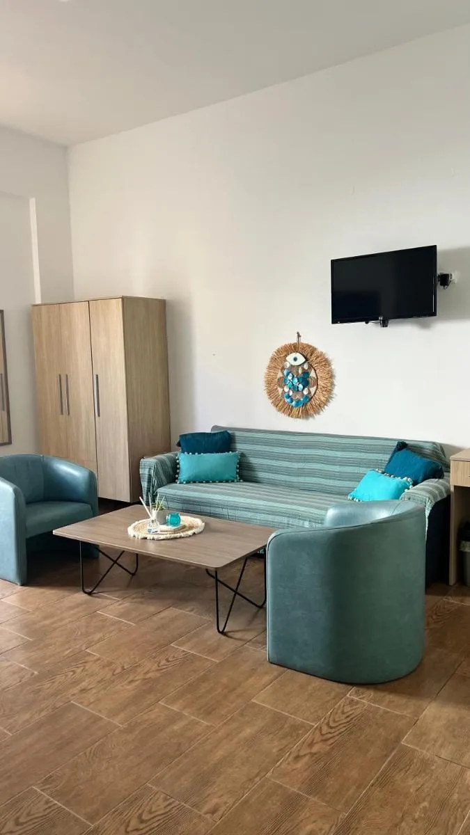 Image 6 of Grande Blue Suites with private bay
