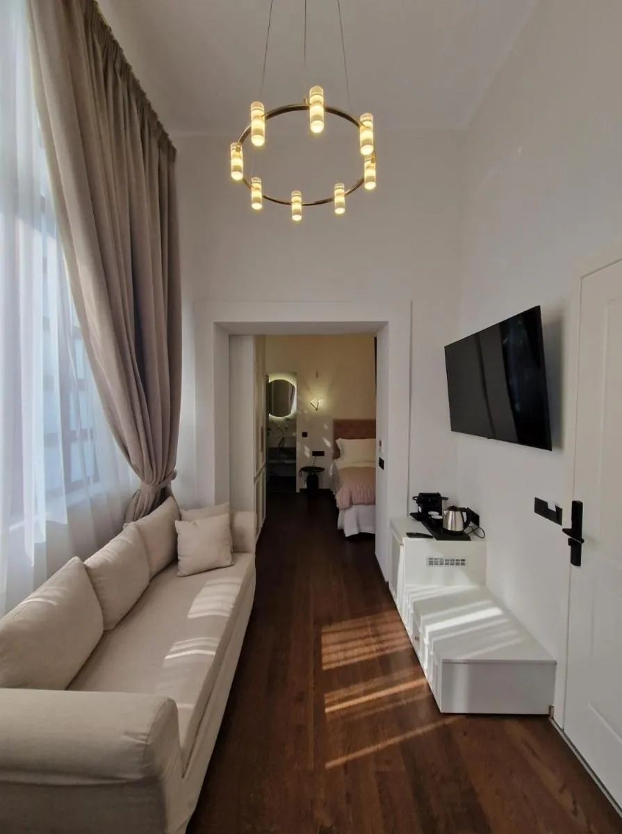 Image 3 of Jensen Luxury Suites