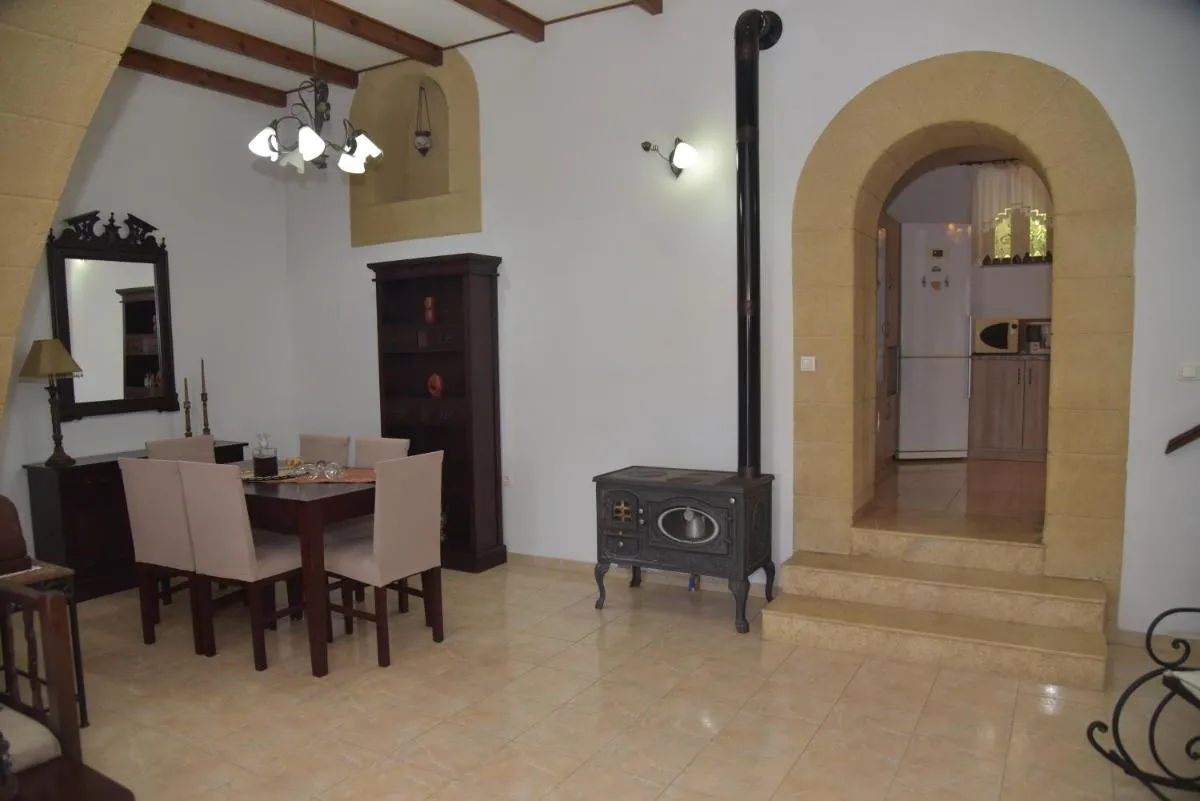 Image 3 of KAMARA traditional house
