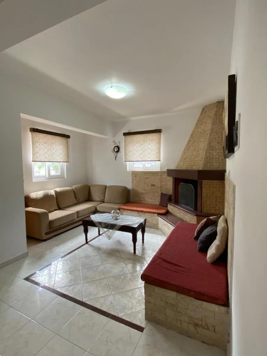 Image 4 of Kasteli House