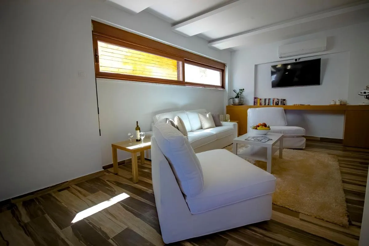 Image 4 of Lindos Beauty