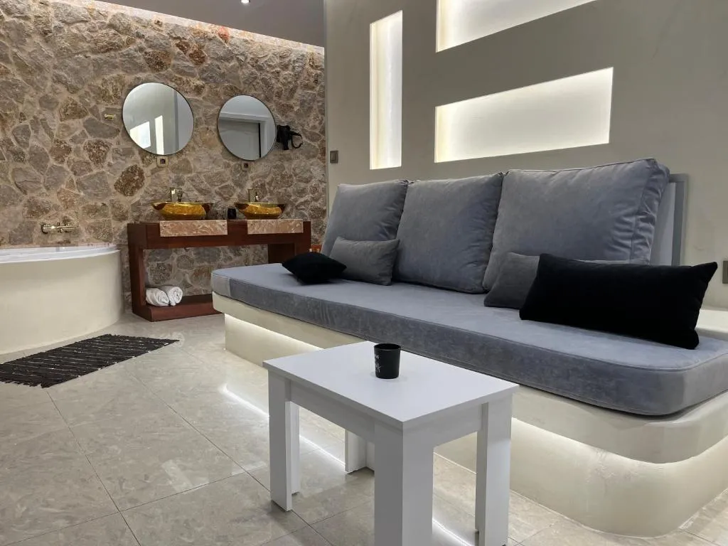 Image of Luxury jacuzzi white suite by the sea