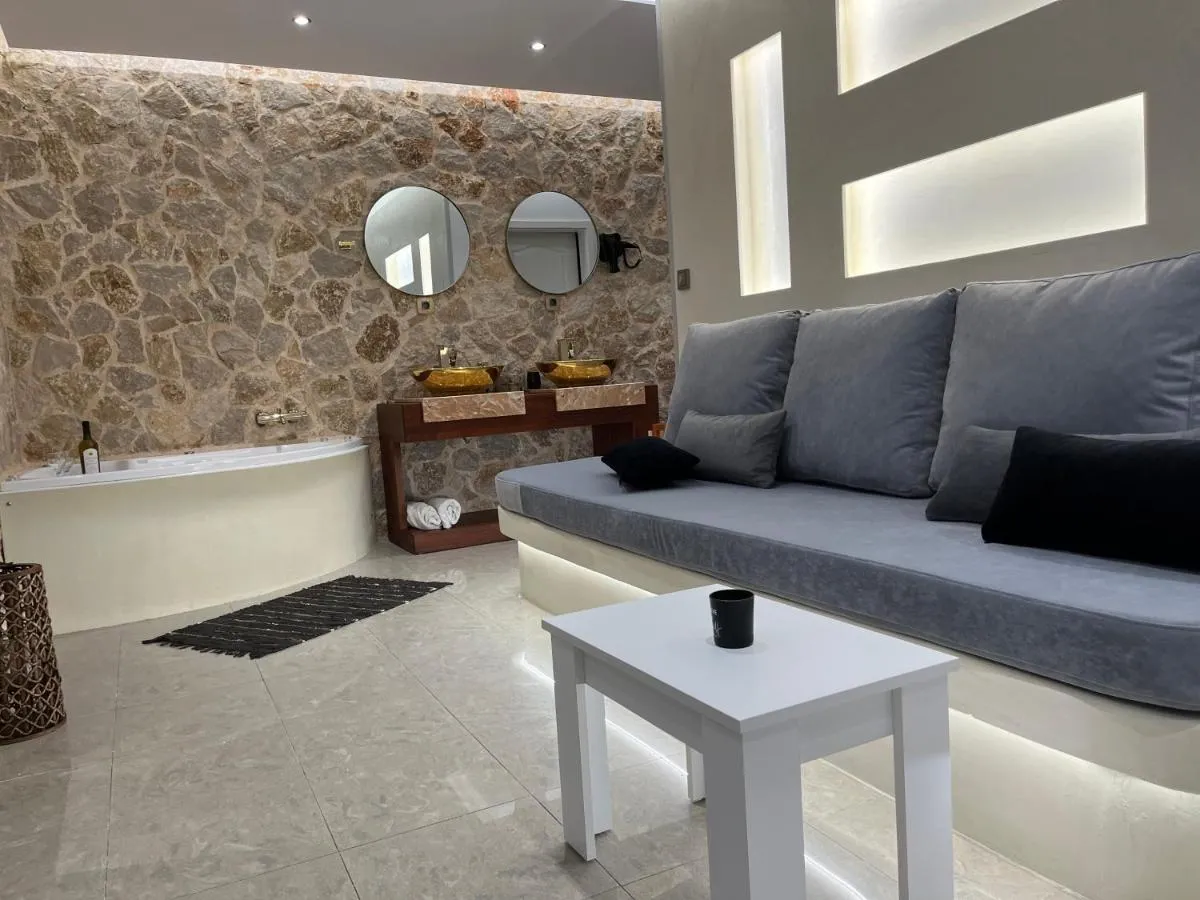 Image 2 of Luxury jacuzzi white suite by the sea