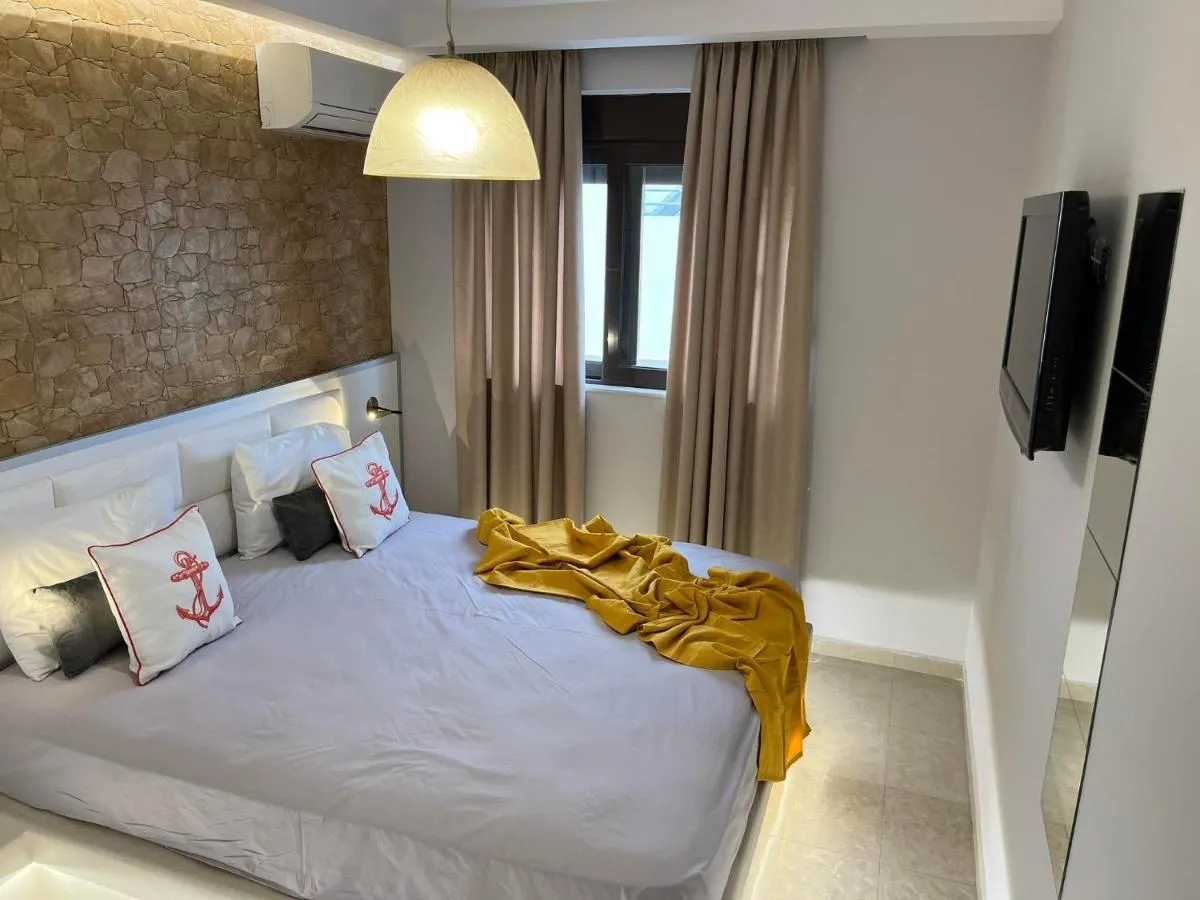 Image 1 of Luxury jacuzzi white suite by the sea