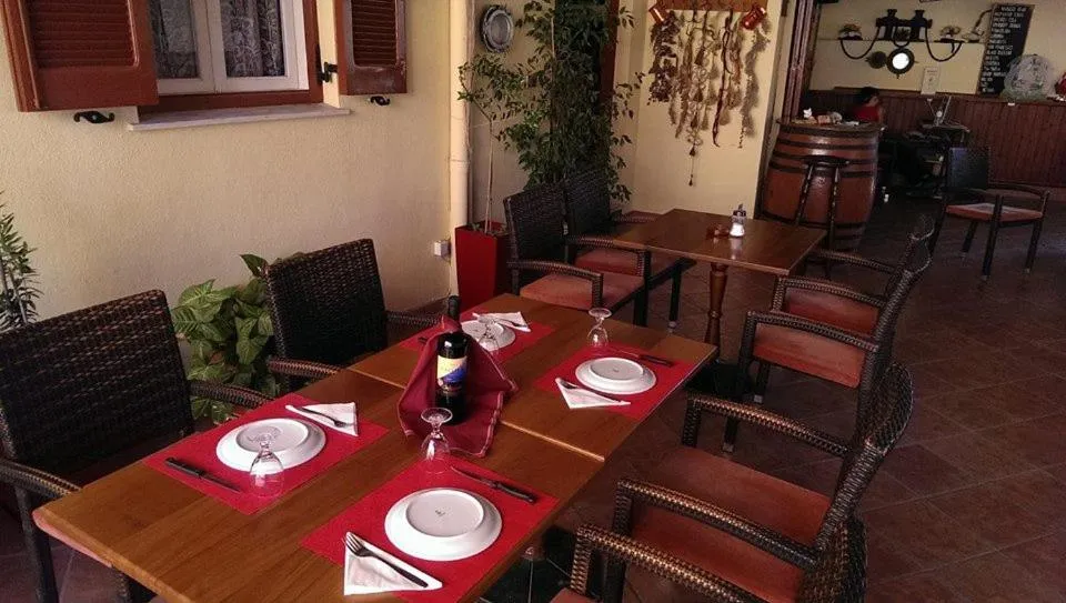 Image 3 of Mango Rooms