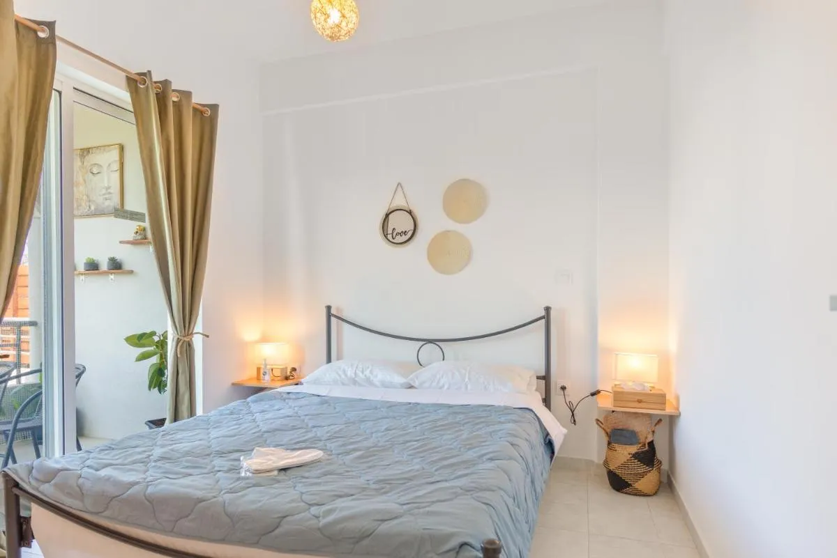 Image 1 of Marvinas seaside apartments, Earth apartment & Ocean jacuzzi apartment