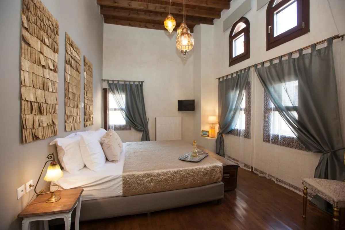 Image 1 of OLD TOWN CLASSIC HOUSE RHODES