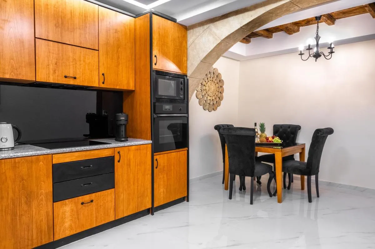 Image 1 of Odysseus Luxury House