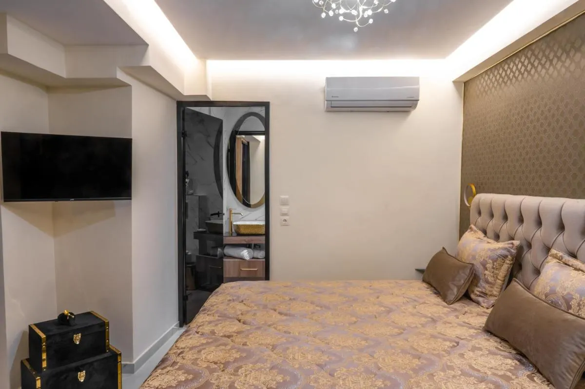Image 2 of Odysseus Luxury House