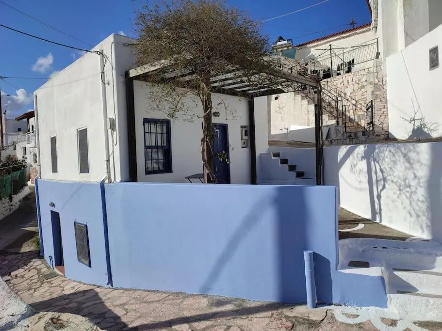 Image of Omorfo House