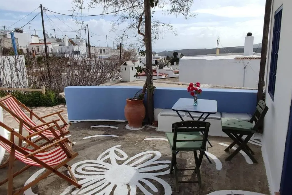 Image 2 of Omorfo House