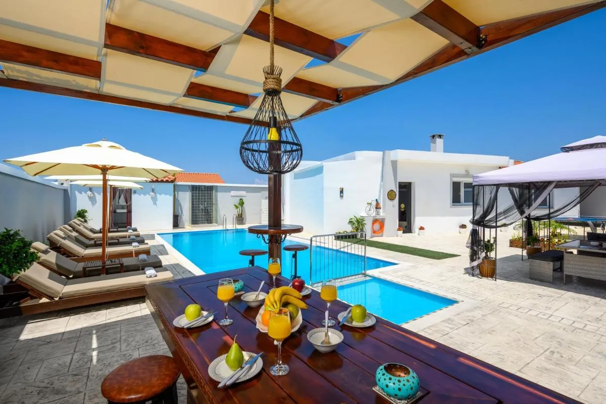 Image 3 of Pervolia House