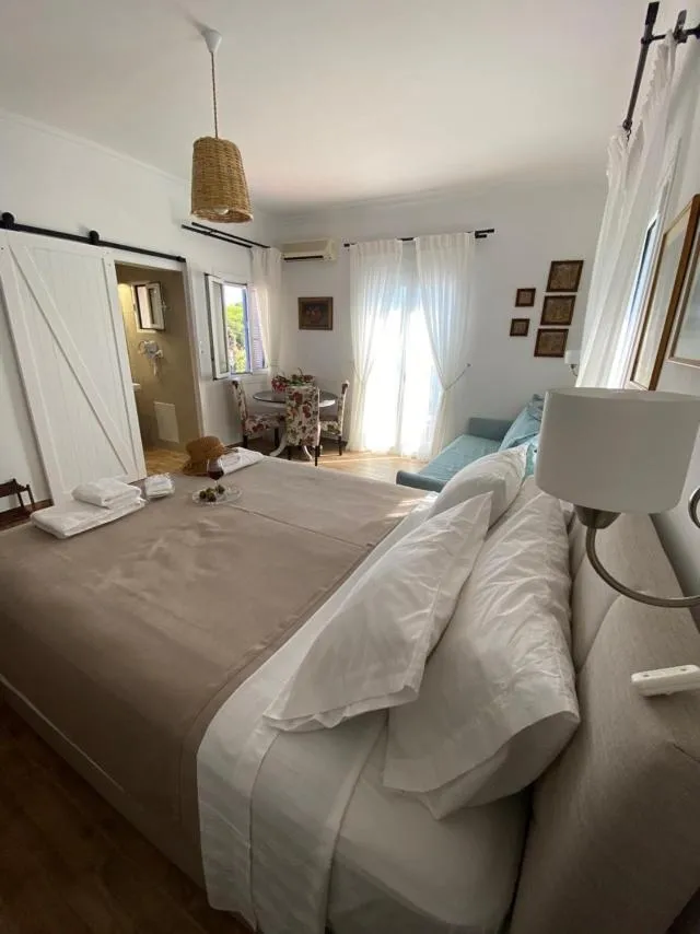 Image 3 of Reginas Apartments