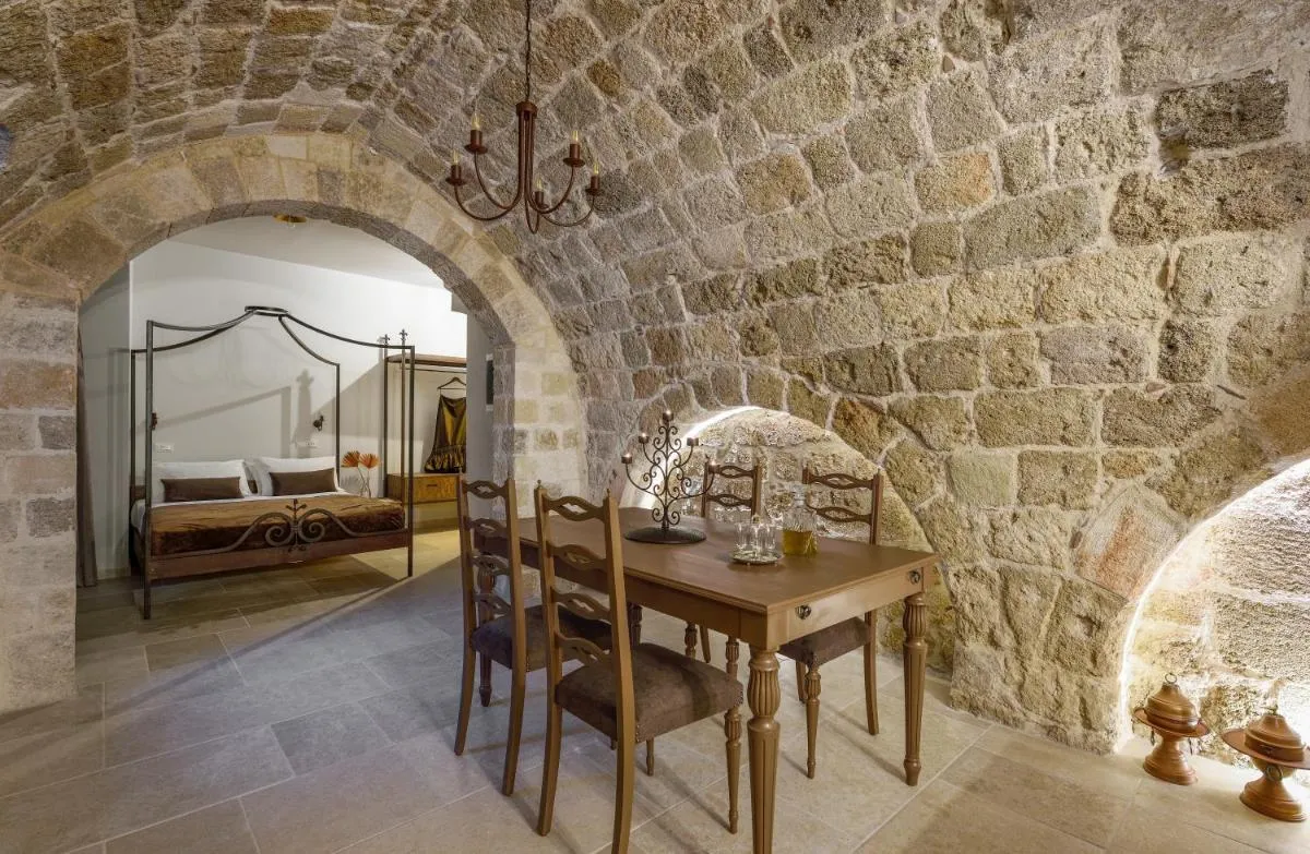 Image 3 of Spanish Knights Inn
