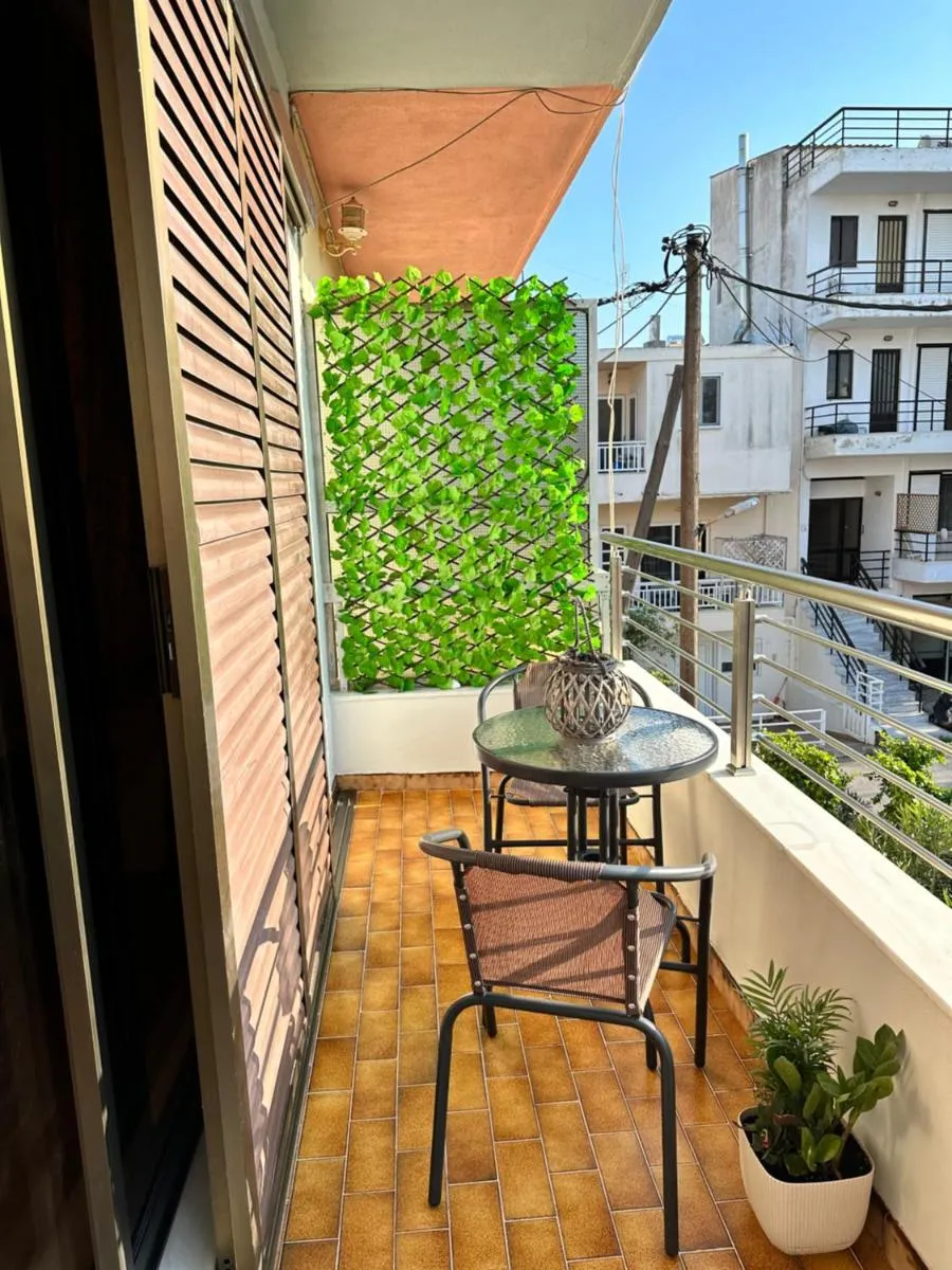 Image 3 of Sunset apartment