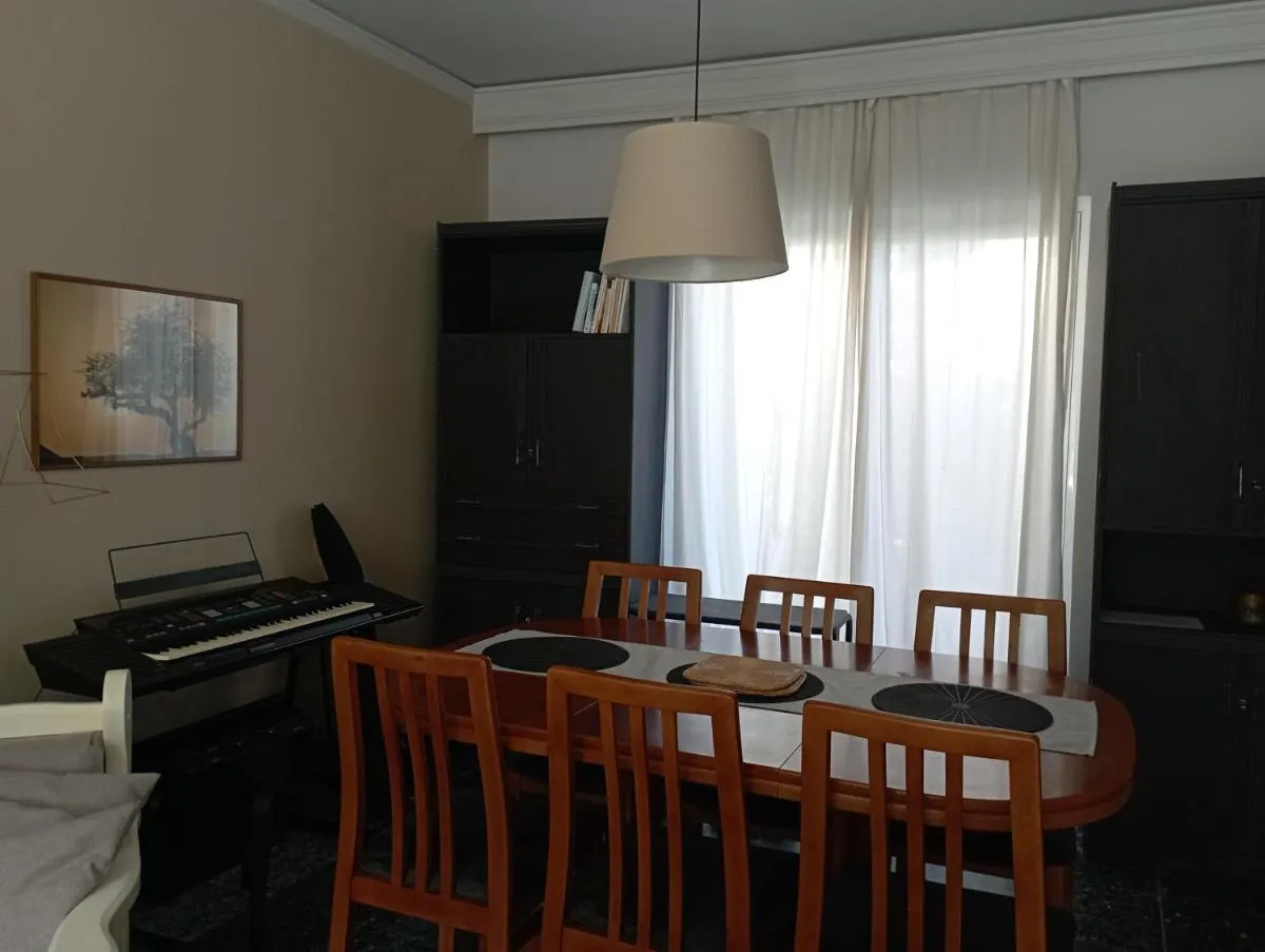 Image 3 of ΤΟ ΔΙΑΜΕΡΙΣΜΑ ΤΗΣ ΜΑΙΡΗΣ or MARY’S APARTMENT