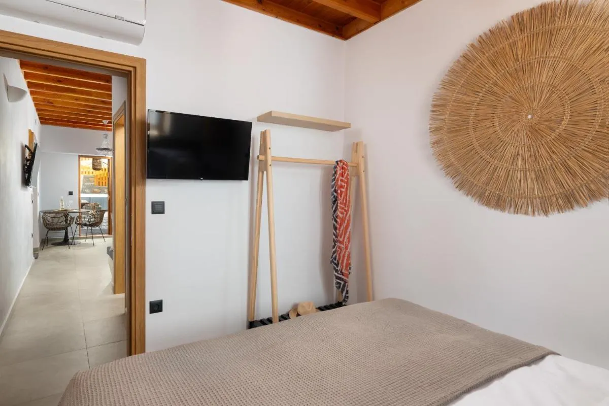 Image 6 of Tapanis luxury house