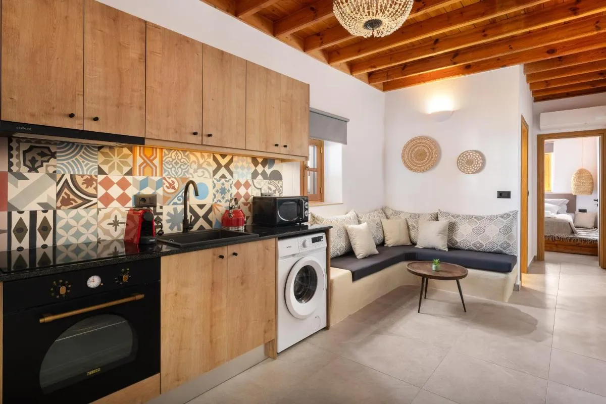 Image 2 of Tapanis luxury house
