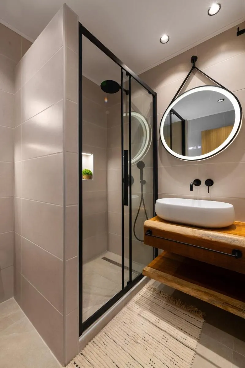 Image 3 of Tapanis luxury house