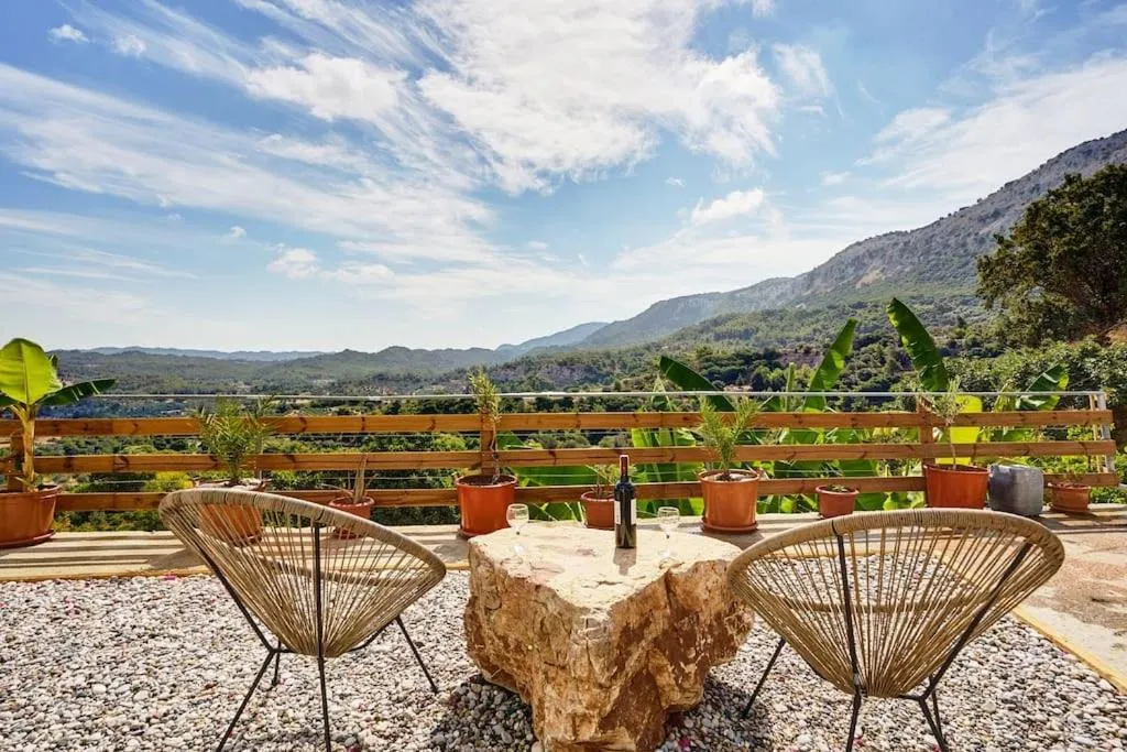 Image of Valley View Studio Apartment Salakos