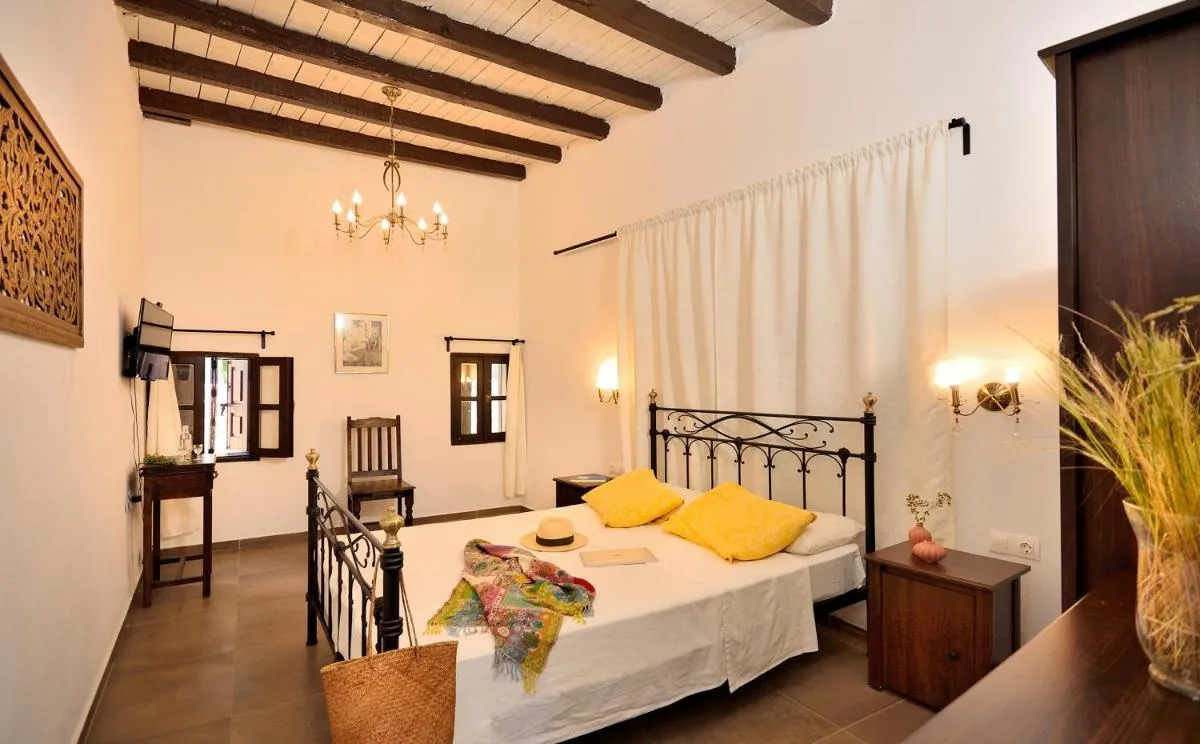 Image 1 of Villa Leon – Private courtyard serenity