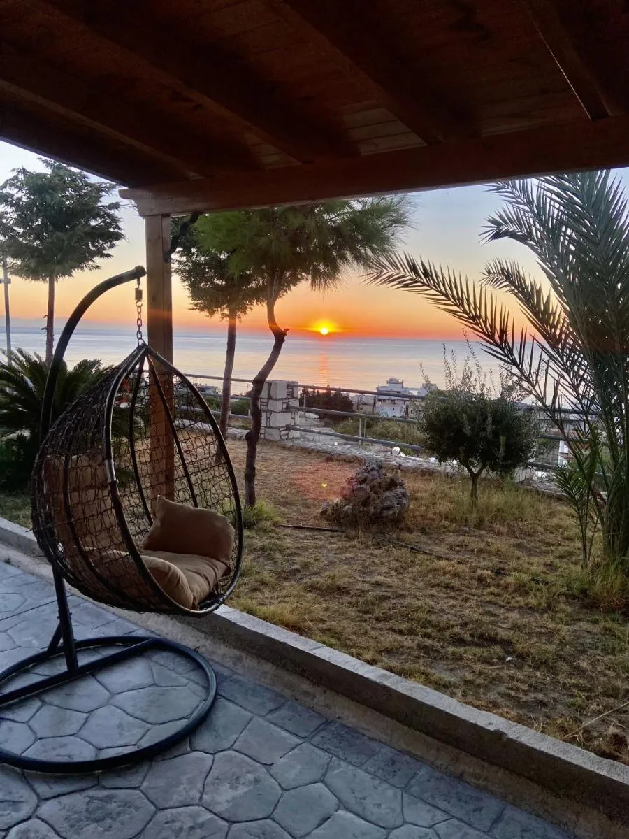 Image 3 of Villa Rose