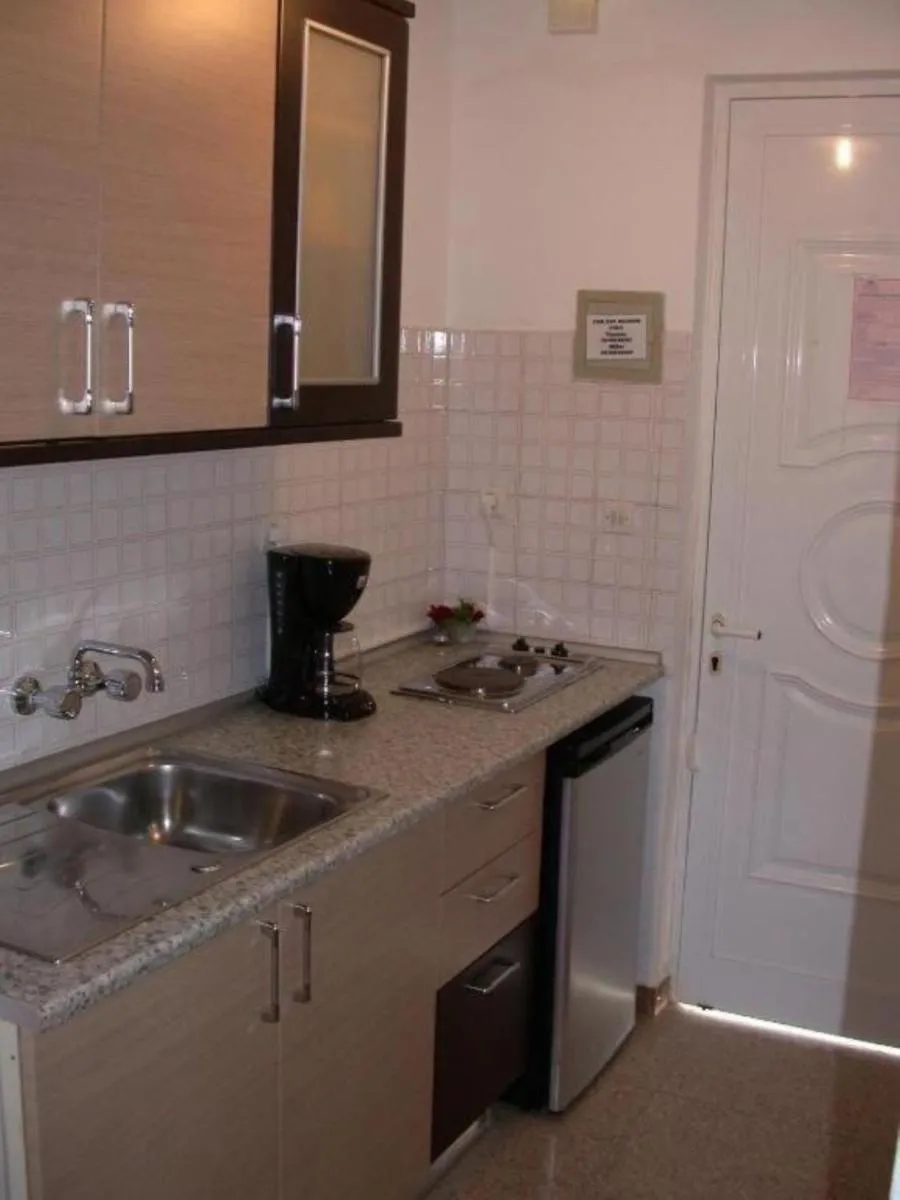 Image 4 of Yianna Apartments