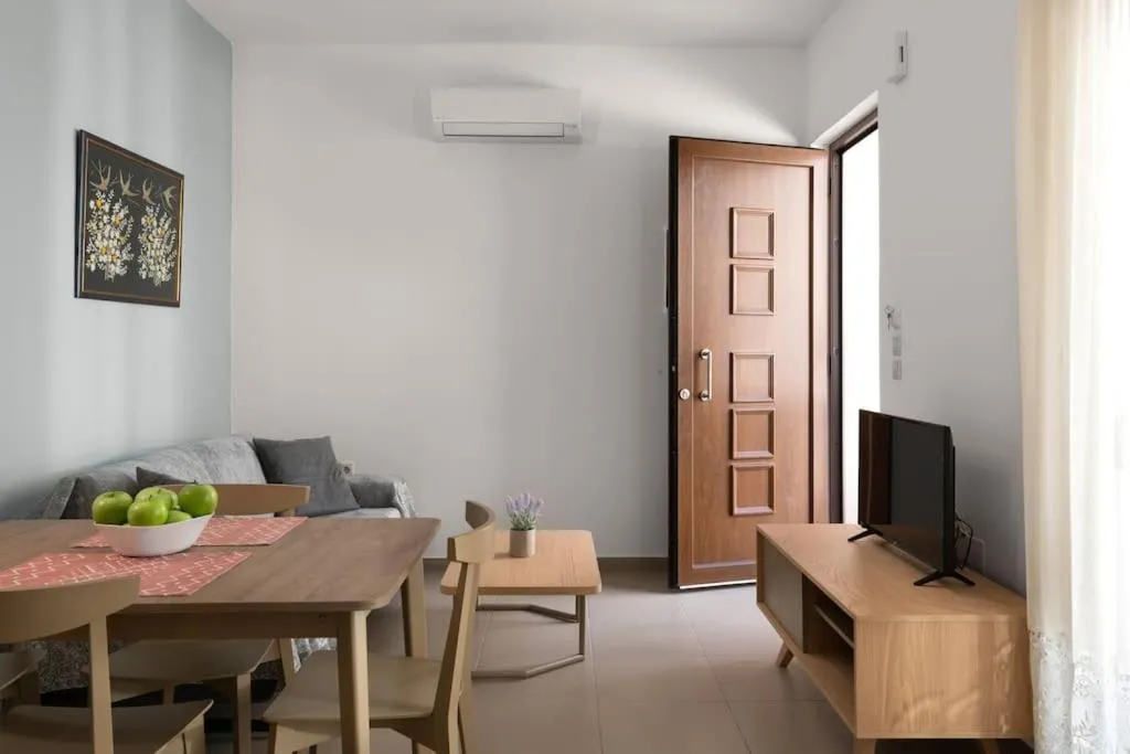 Image 1 of gefiraki apartment