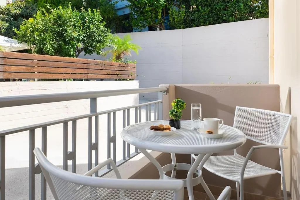 Image 2 of gefiraki apartment