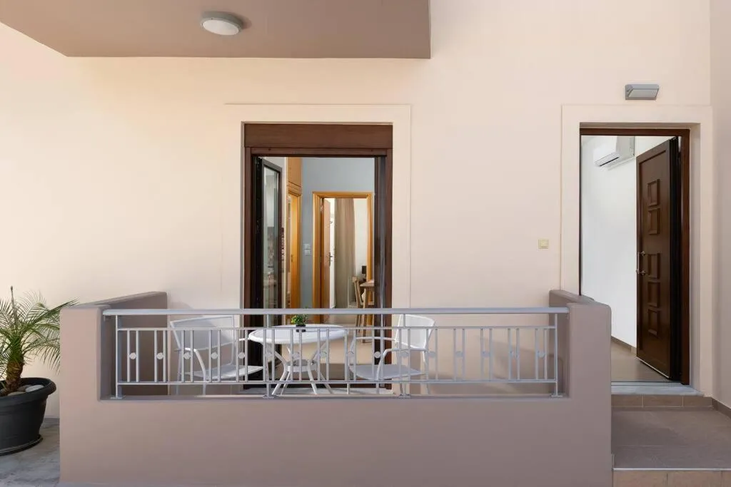 Image 6 of gefiraki apartment