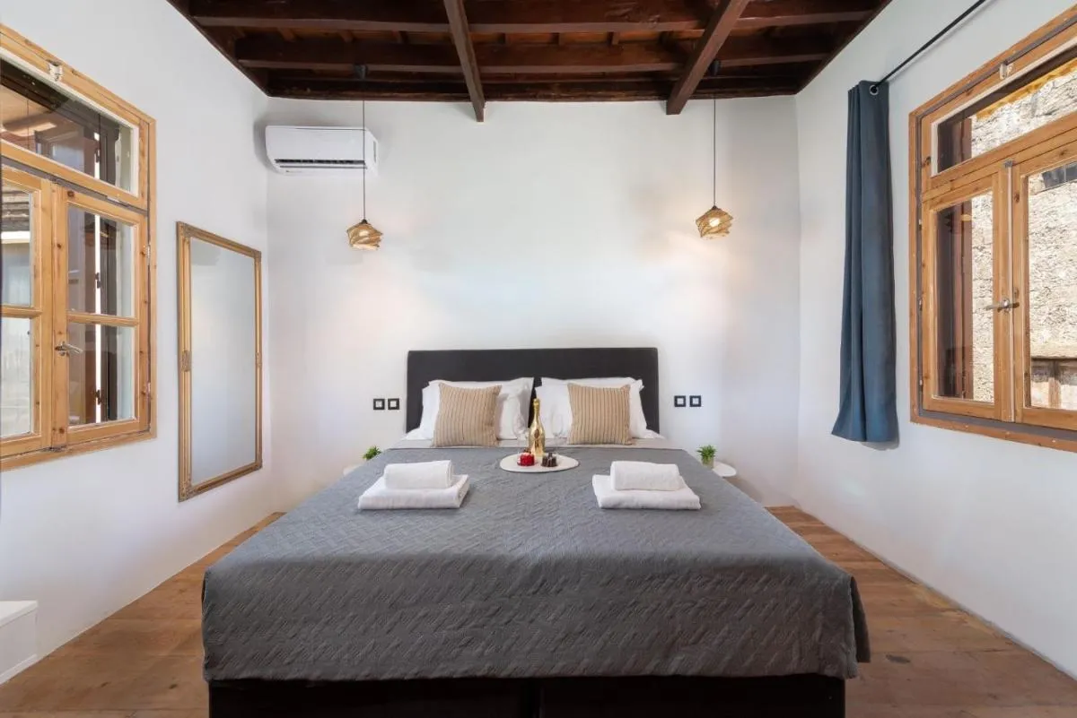 Image 1 of 3-4 Bedrooms Villa in old Town