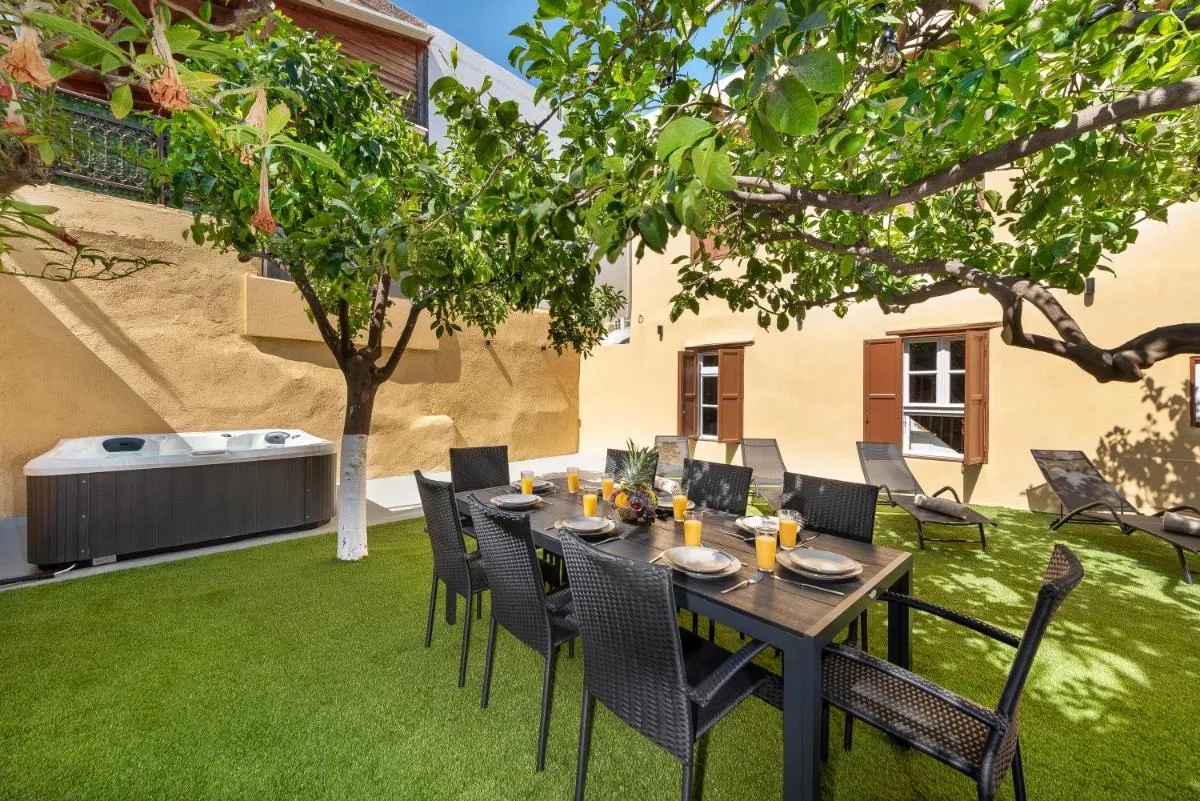 Image 4 of 3-4 Bedrooms Villa in old Town