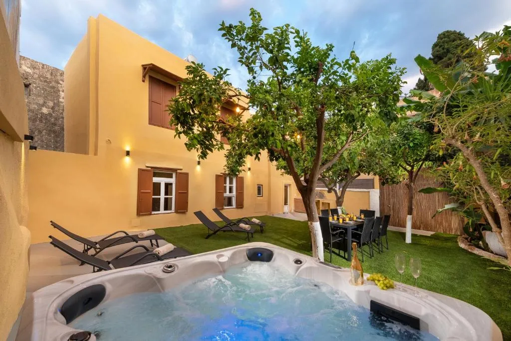 Image of 3-4 Bedrooms Villa in old Town